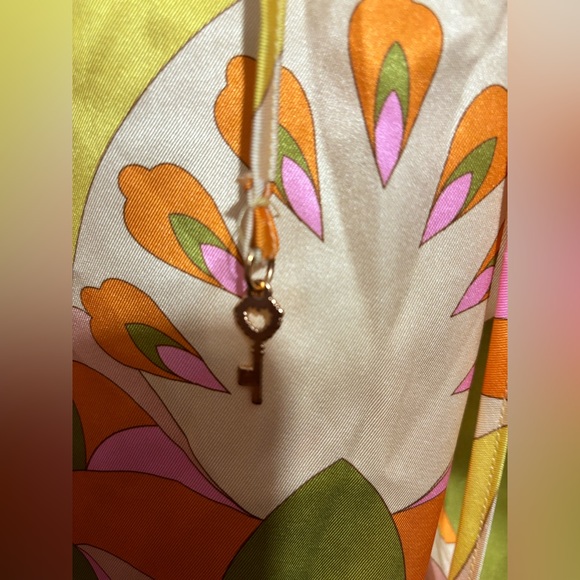 Two piece set - Picture 2 of 5